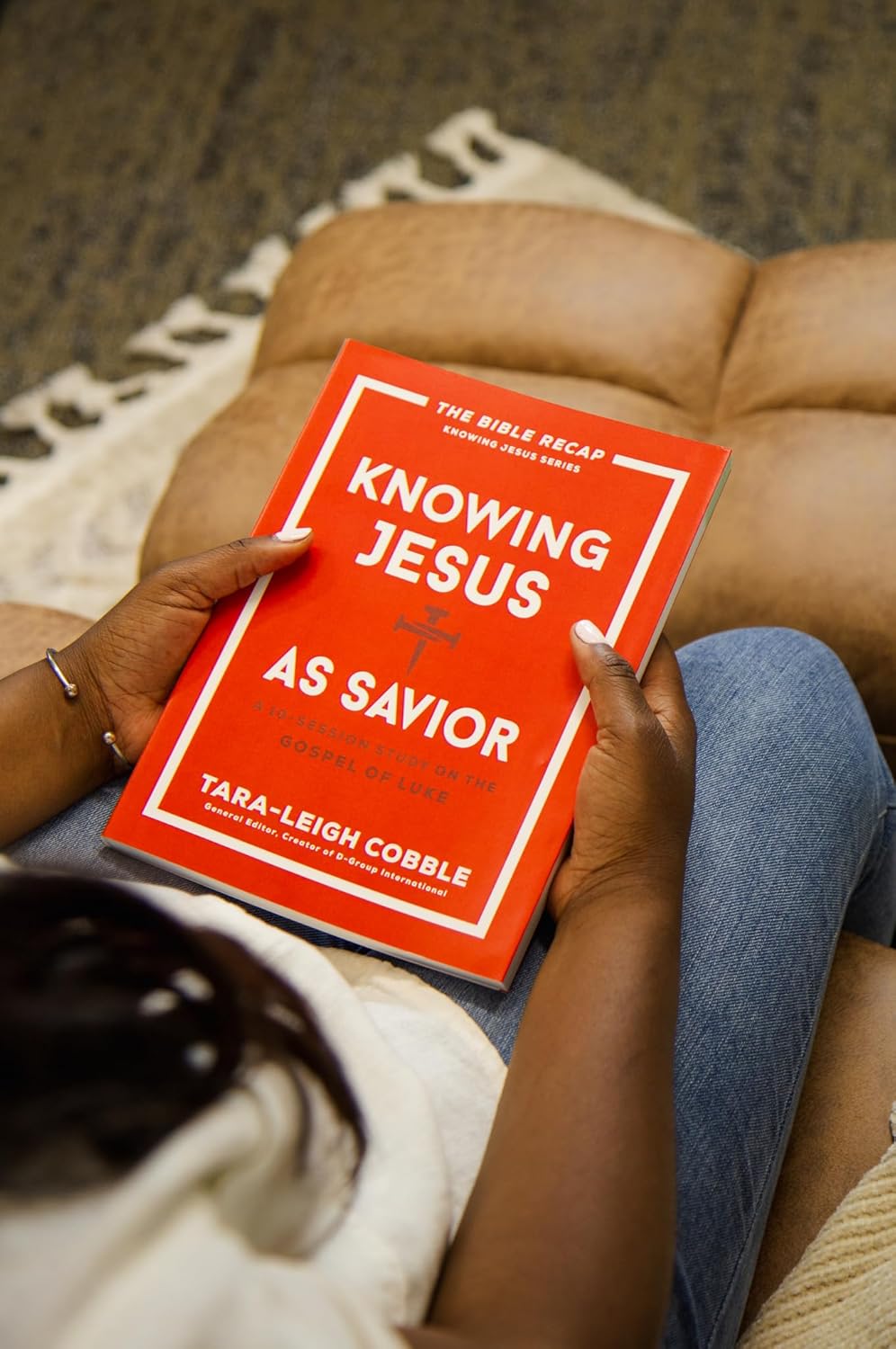 Knowing Jesus as Savior A 10-Session Study on the Gospel of Luke - General editor Tara-Leigh Cobble