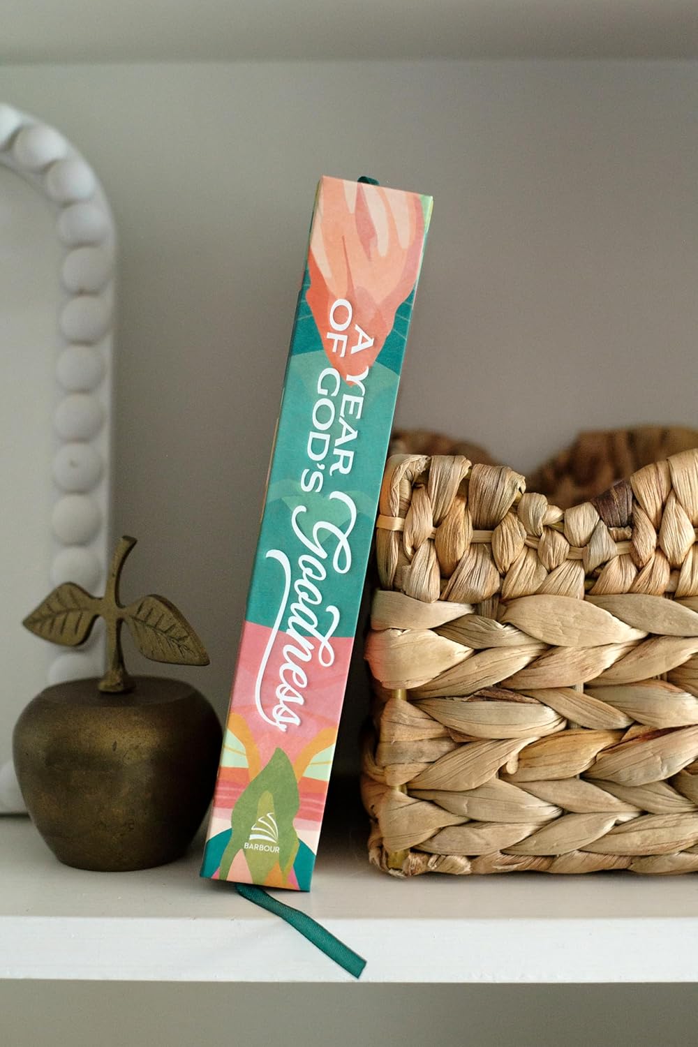 A Year of God's Goodness: A Prayer and Praise Tracker for Women
