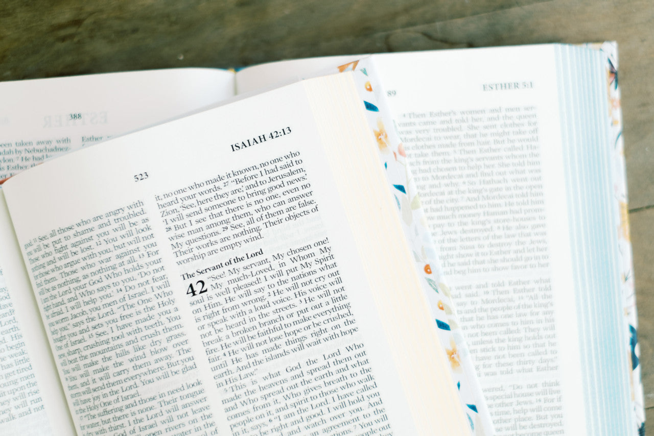Beautiful Wisdom [Bronze Botanicals]: The Refreshingly Approachable New Life Version of the Bible Hardcover