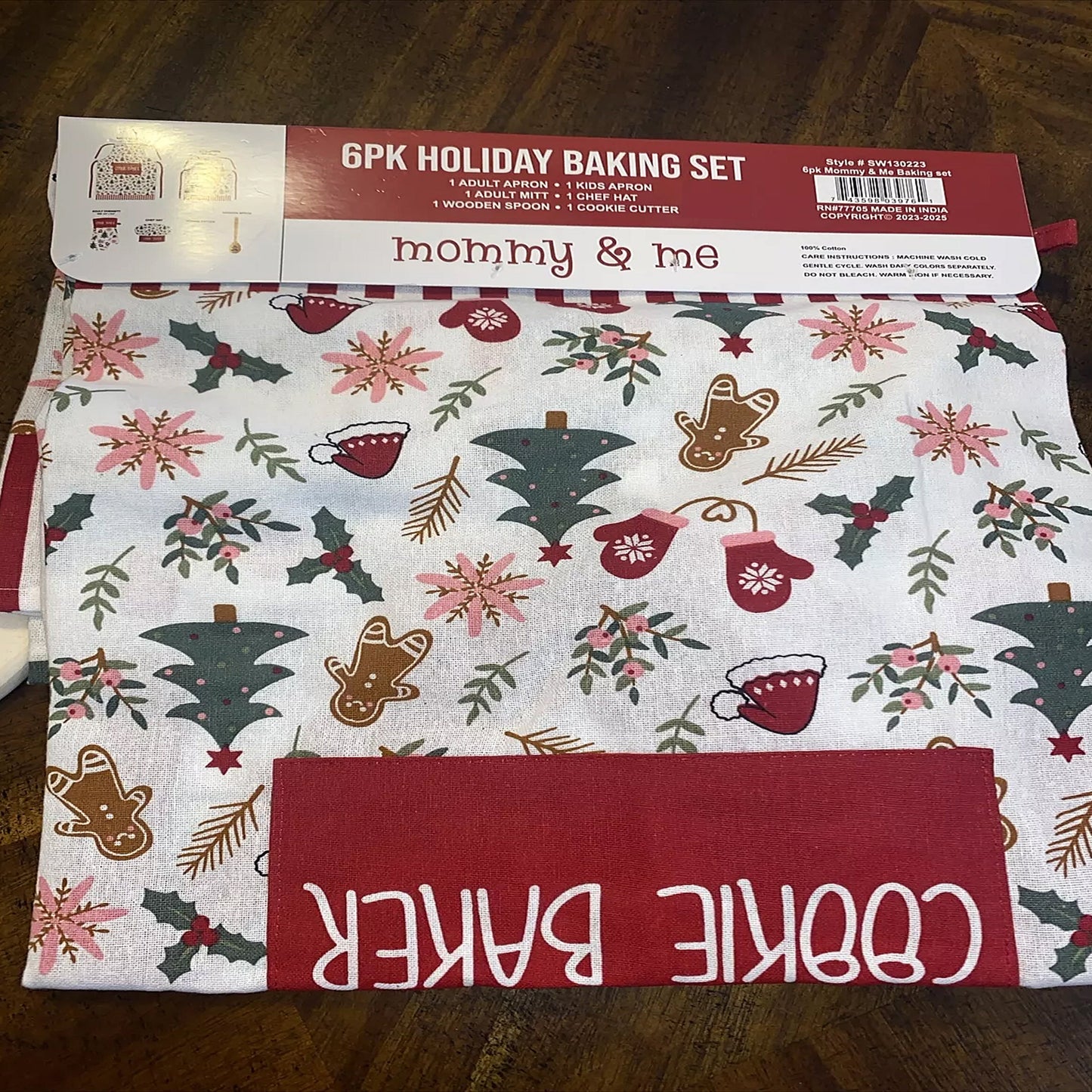 6 Pack Holiday Mommy & Me Baking Cookie Taster Baker Cooking Christmas Apron Set (Christmas Tree)