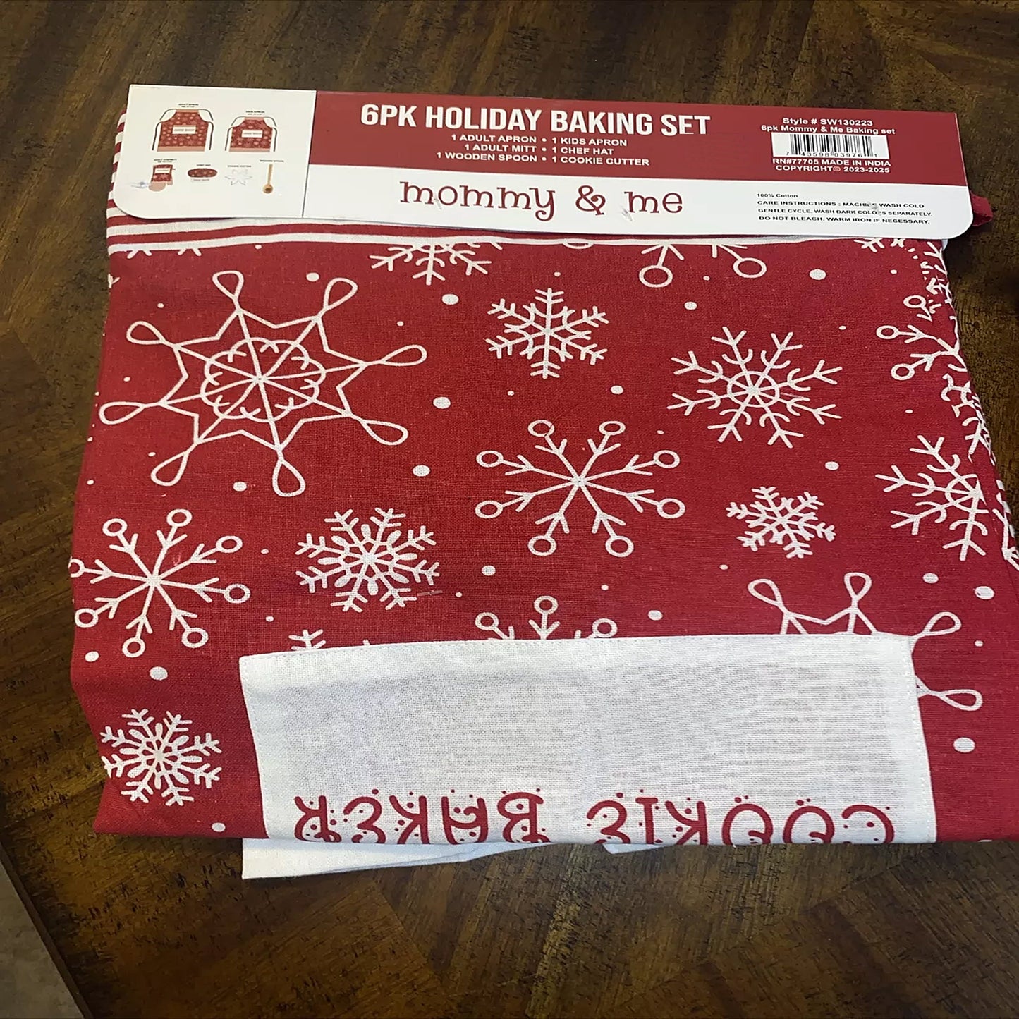 6 Pack Holiday Mommy & Me Baking Cookie Taster Baker Cooking Christmas Apron Set (Snowflakes)
